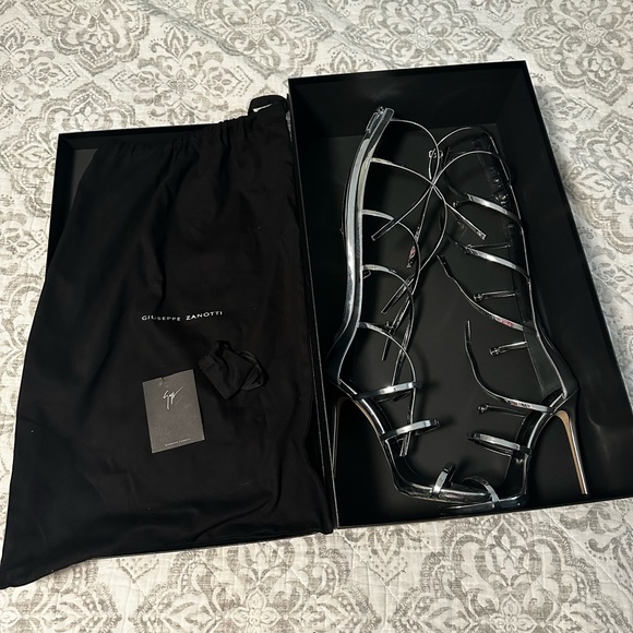 SZ 39 Giuseppe Zanotti
105mm knee-high gladiator sandals - Picture 5 of 6